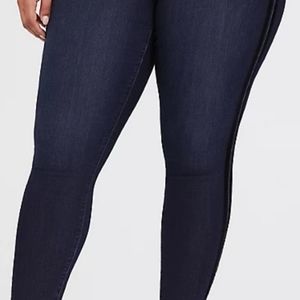 Torrid NWOT dark wash Super Stretch Jeggings